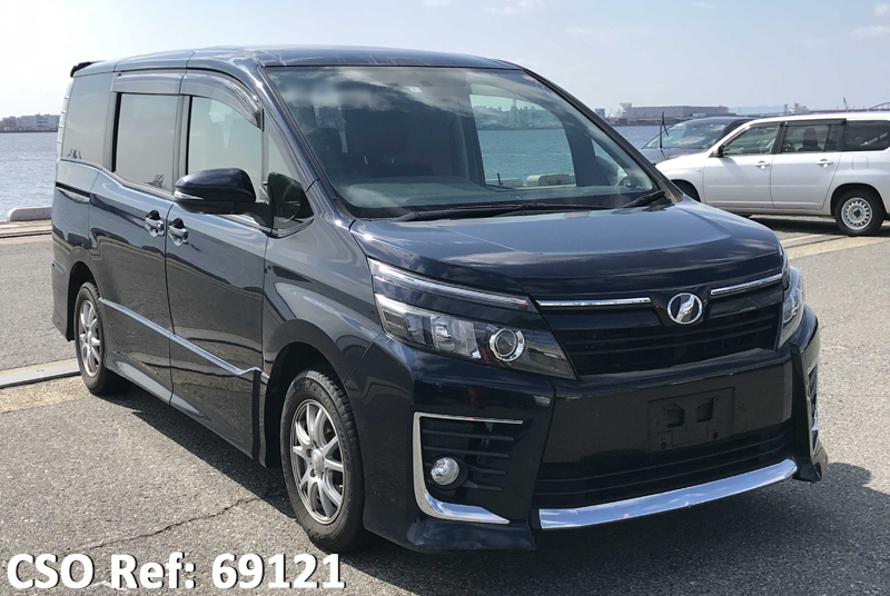 Toyota / Voxy 2014